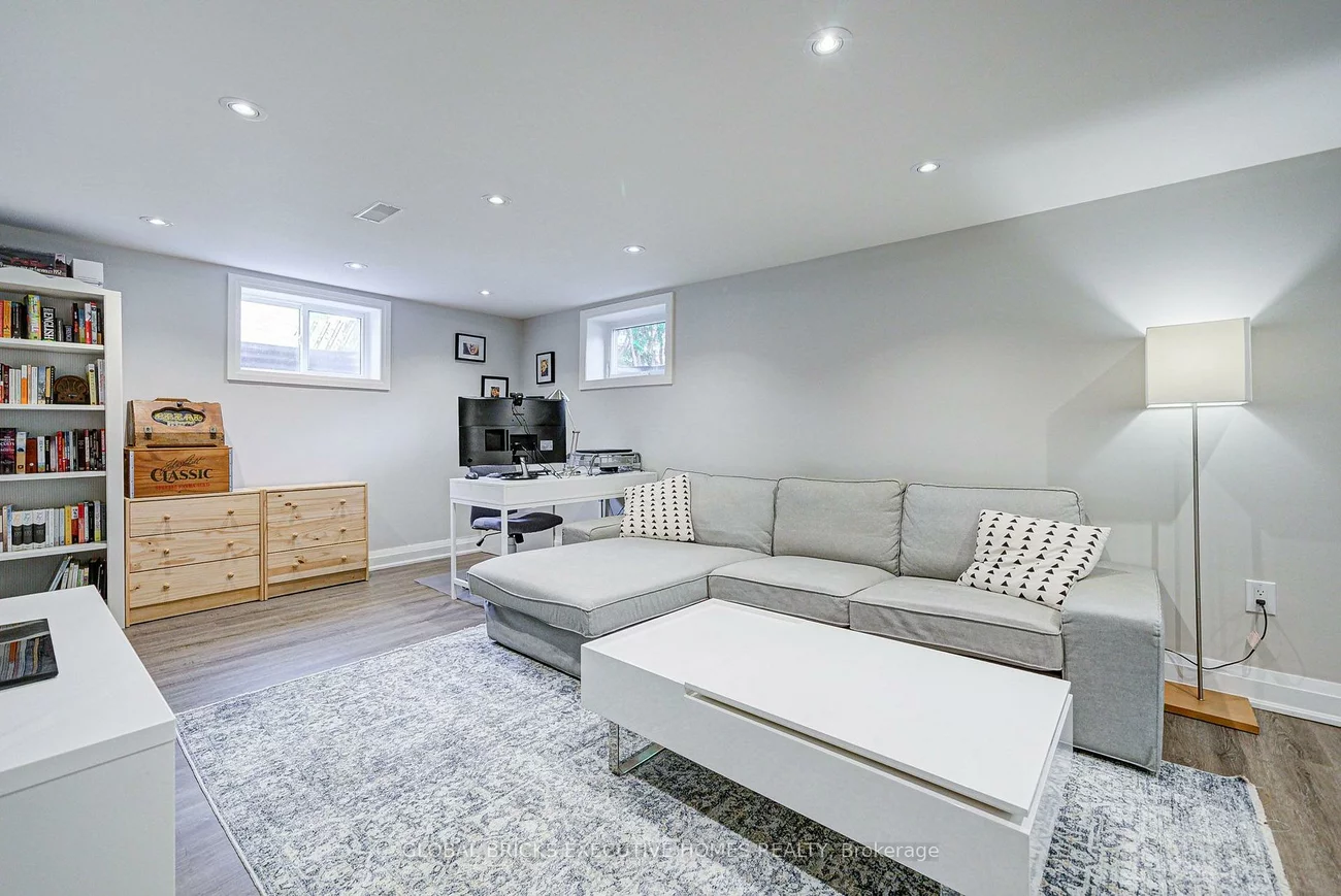 6, Cardigan, Stonegate-Queensway, Toronto