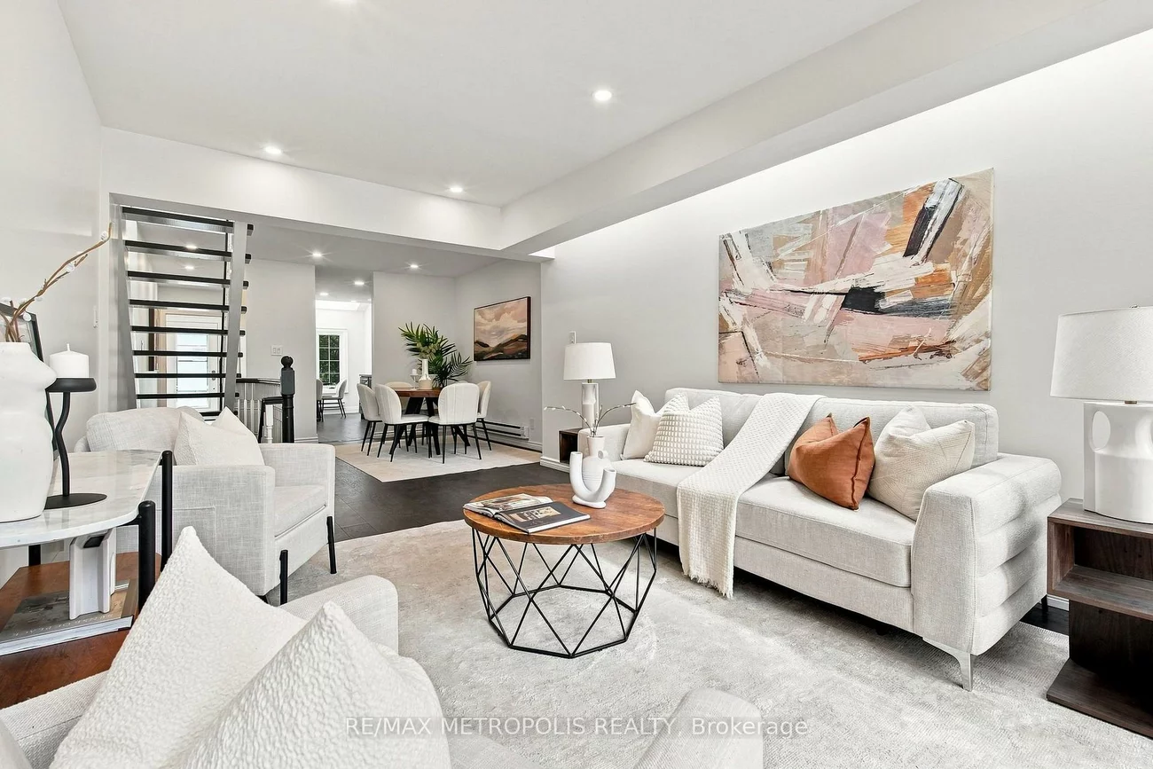 24, Marion, Roncesvalles, Toronto