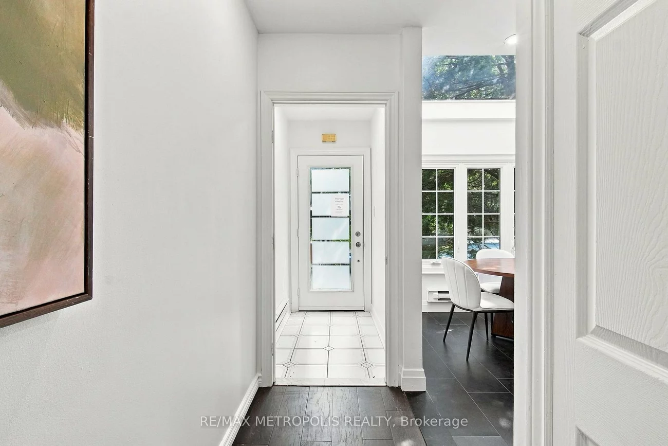 24, Marion, Roncesvalles, Toronto