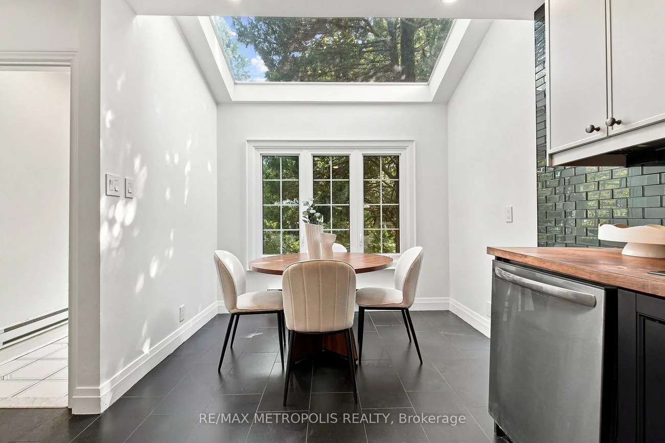24, Marion, Roncesvalles, Toronto