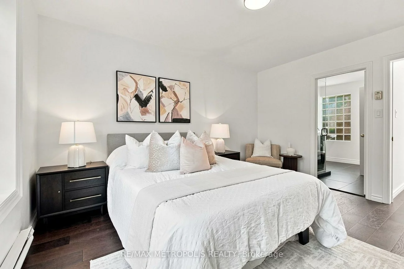 24, Marion, Roncesvalles, Toronto