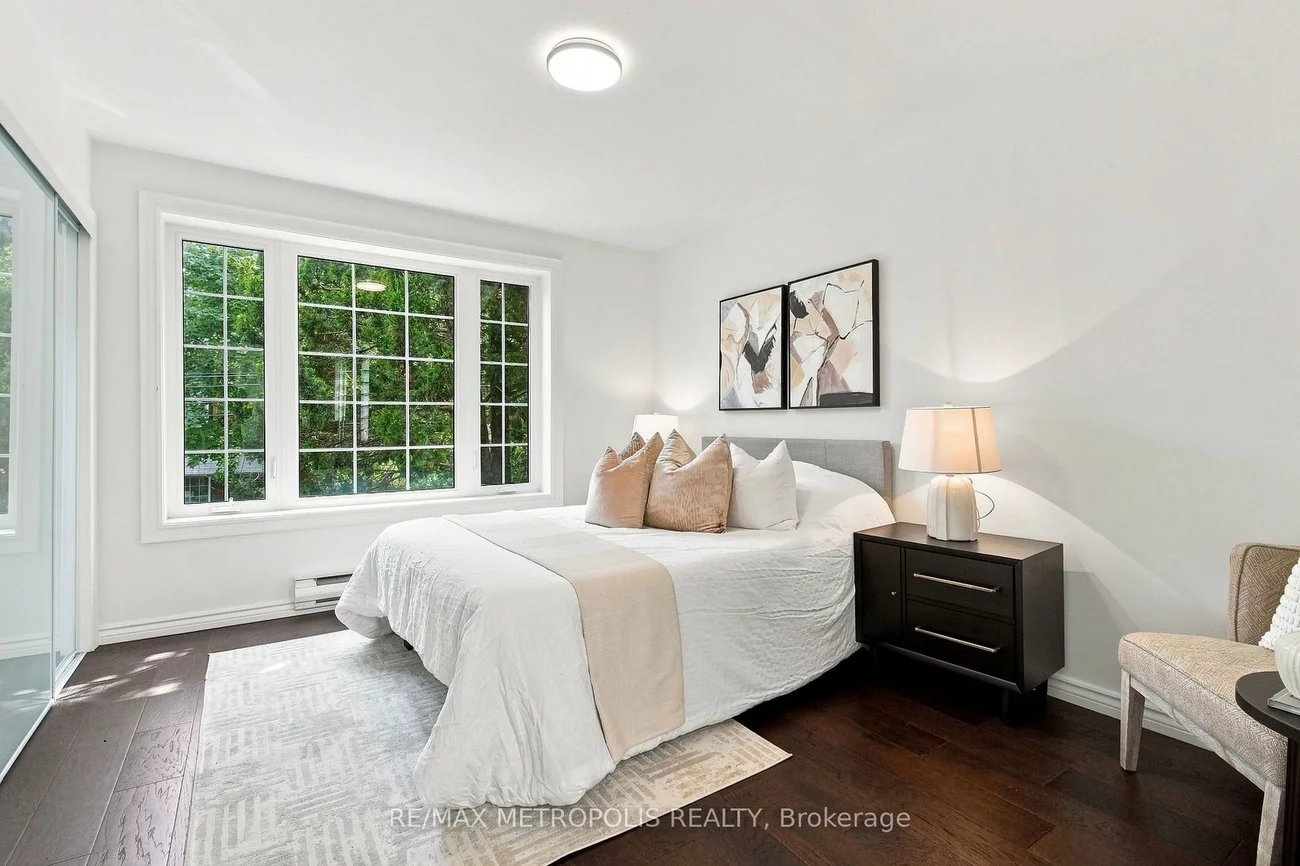 24, Marion, Roncesvalles, Toronto