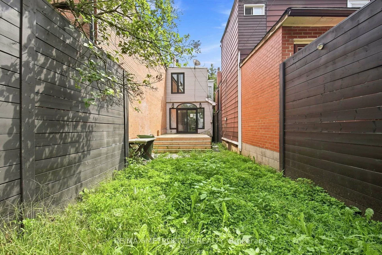 24, Marion, Roncesvalles, Toronto