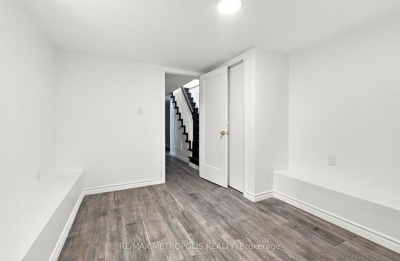 24, Marion, Roncesvalles, Toronto