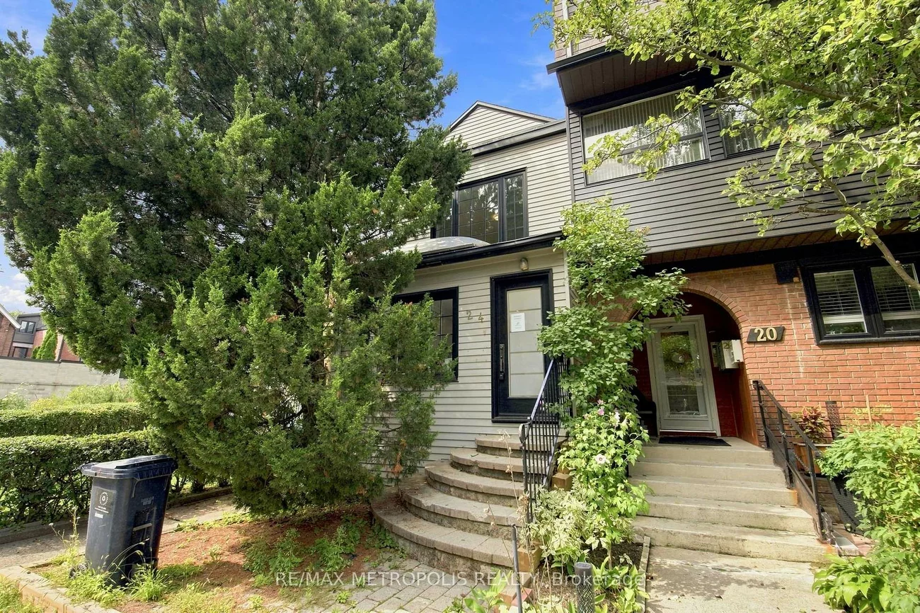 24, Marion, Roncesvalles, Toronto