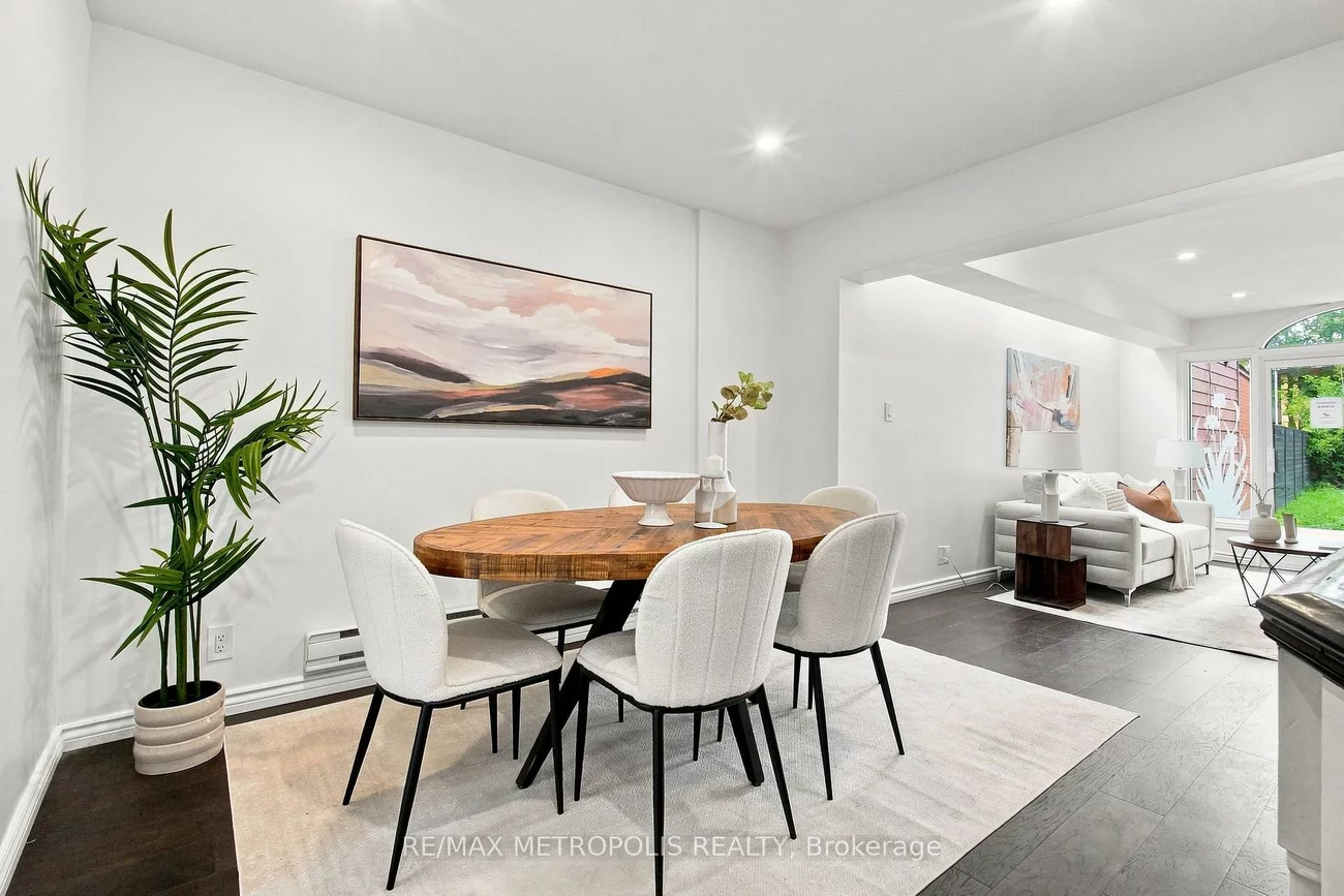 24, Marion, Roncesvalles, Toronto