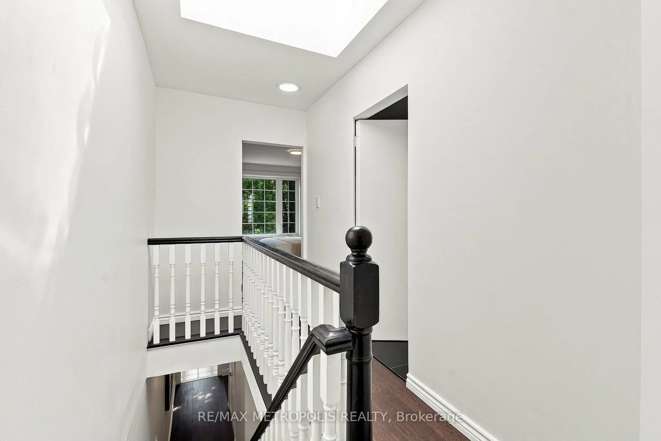 24, Marion, Roncesvalles, Toronto