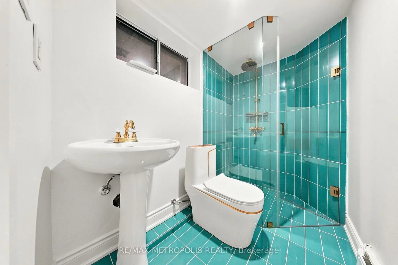 24, Marion, Roncesvalles, Toronto
