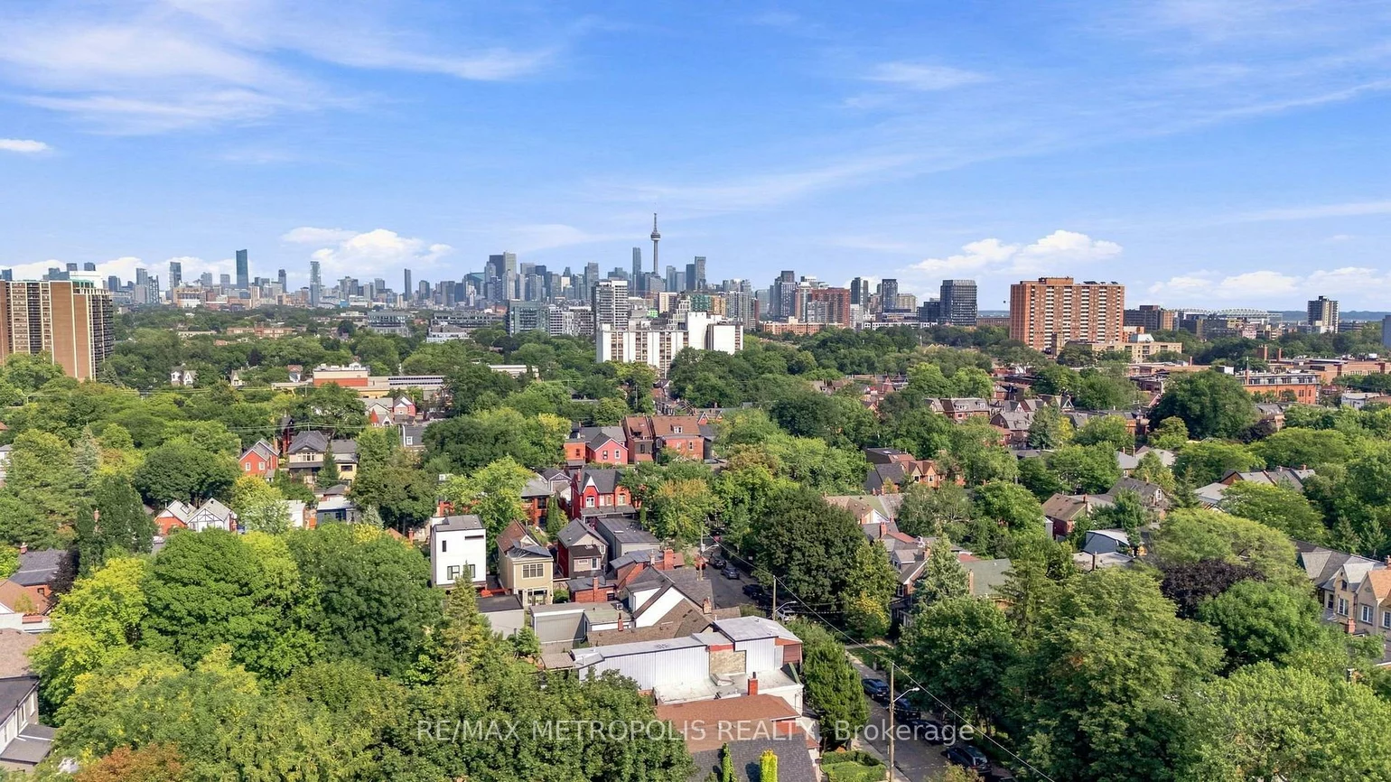 24, Marion, Roncesvalles, Toronto