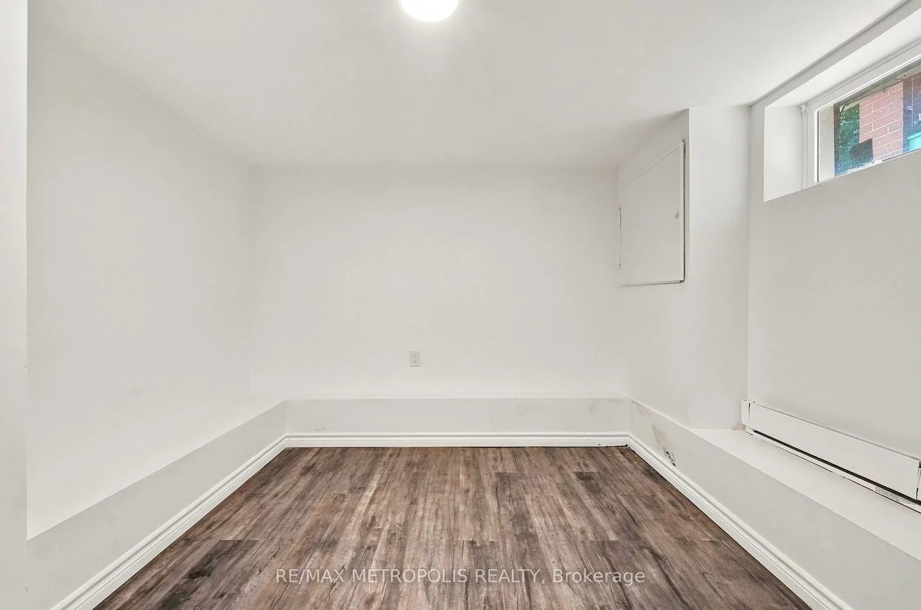 24, Marion, Roncesvalles, Toronto