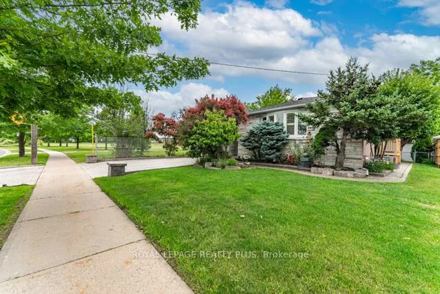 87, Hullmar, Black Creek, Toronto