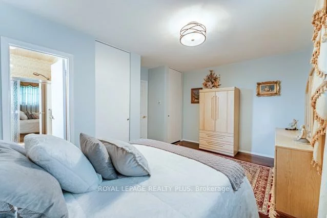 87, Hullmar, Black Creek, Toronto