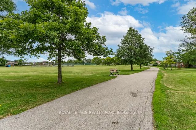 87, Hullmar, Black Creek, Toronto
