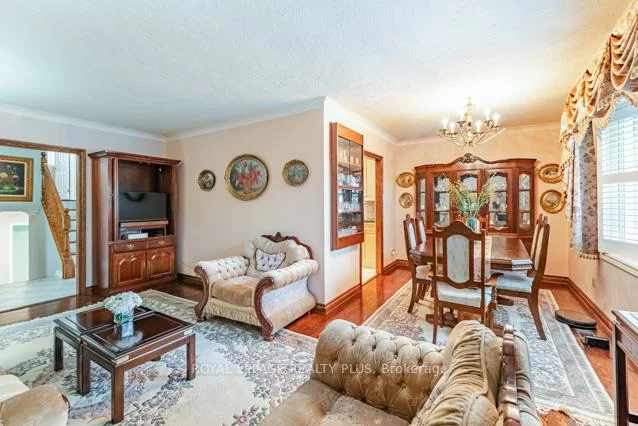87, Hullmar, Black Creek, Toronto