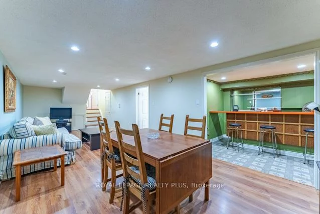 87, Hullmar, Black Creek, Toronto