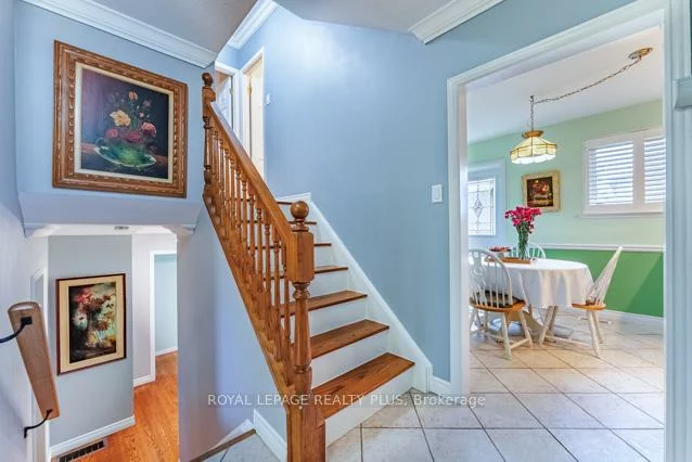87, Hullmar, Black Creek, Toronto