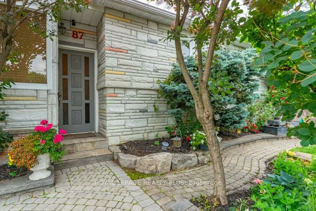 87, Hullmar, Black Creek, Toronto