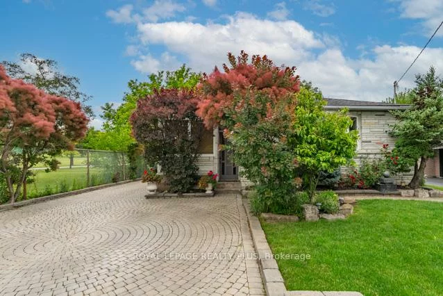 87, Hullmar, Black Creek, Toronto