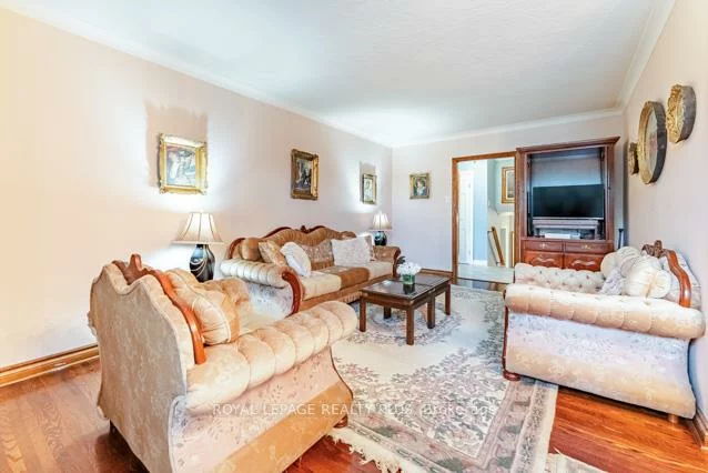 87, Hullmar, Black Creek, Toronto