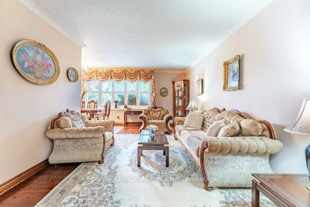 87, Hullmar, Black Creek, Toronto