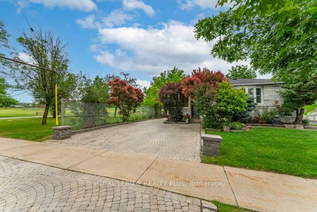 87, Hullmar, Black Creek, Toronto