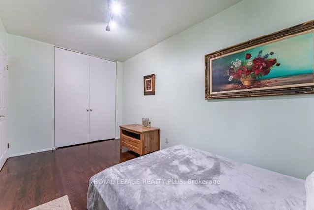87, Hullmar, Black Creek, Toronto