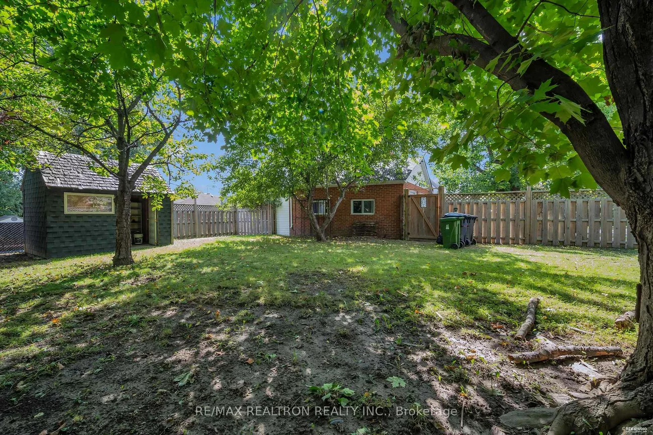 11, Harrow, Brookhaven-Amesbury, Toronto
