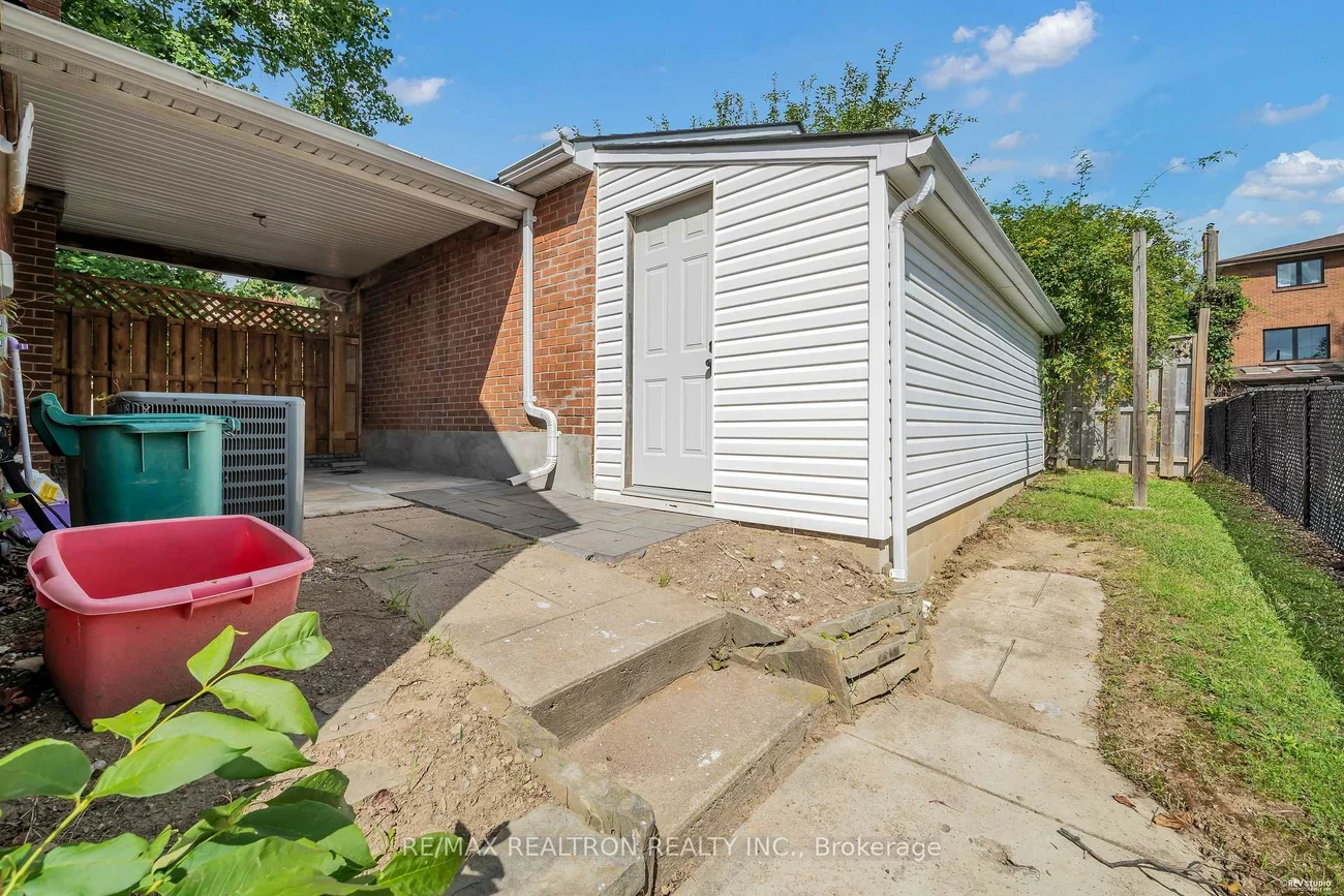11, Harrow, Brookhaven-Amesbury, Toronto