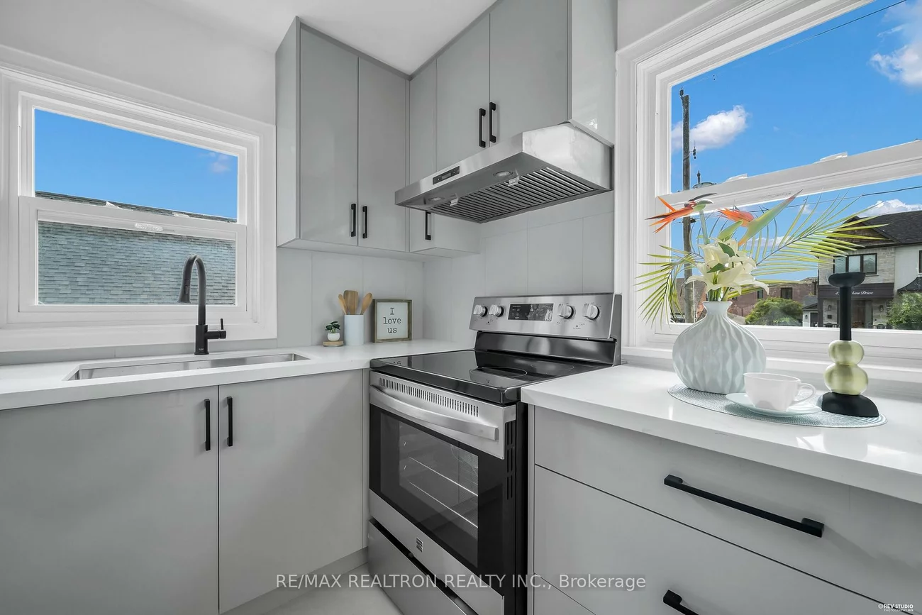 11, Harrow, Brookhaven-Amesbury, Toronto