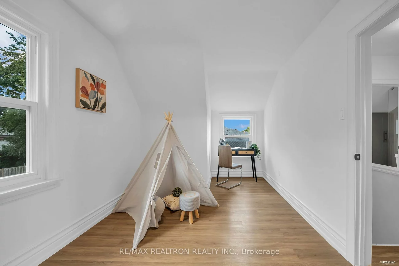 11, Harrow, Brookhaven-Amesbury, Toronto