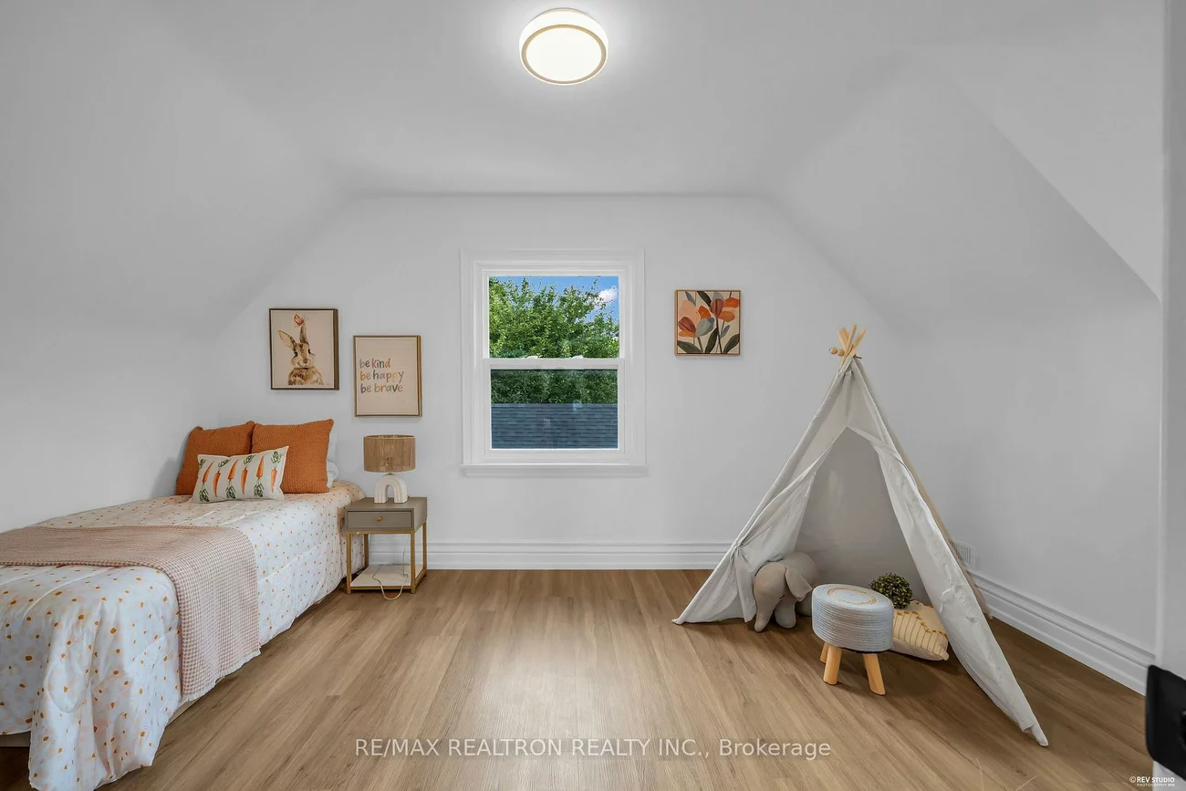 11, Harrow, Brookhaven-Amesbury, Toronto