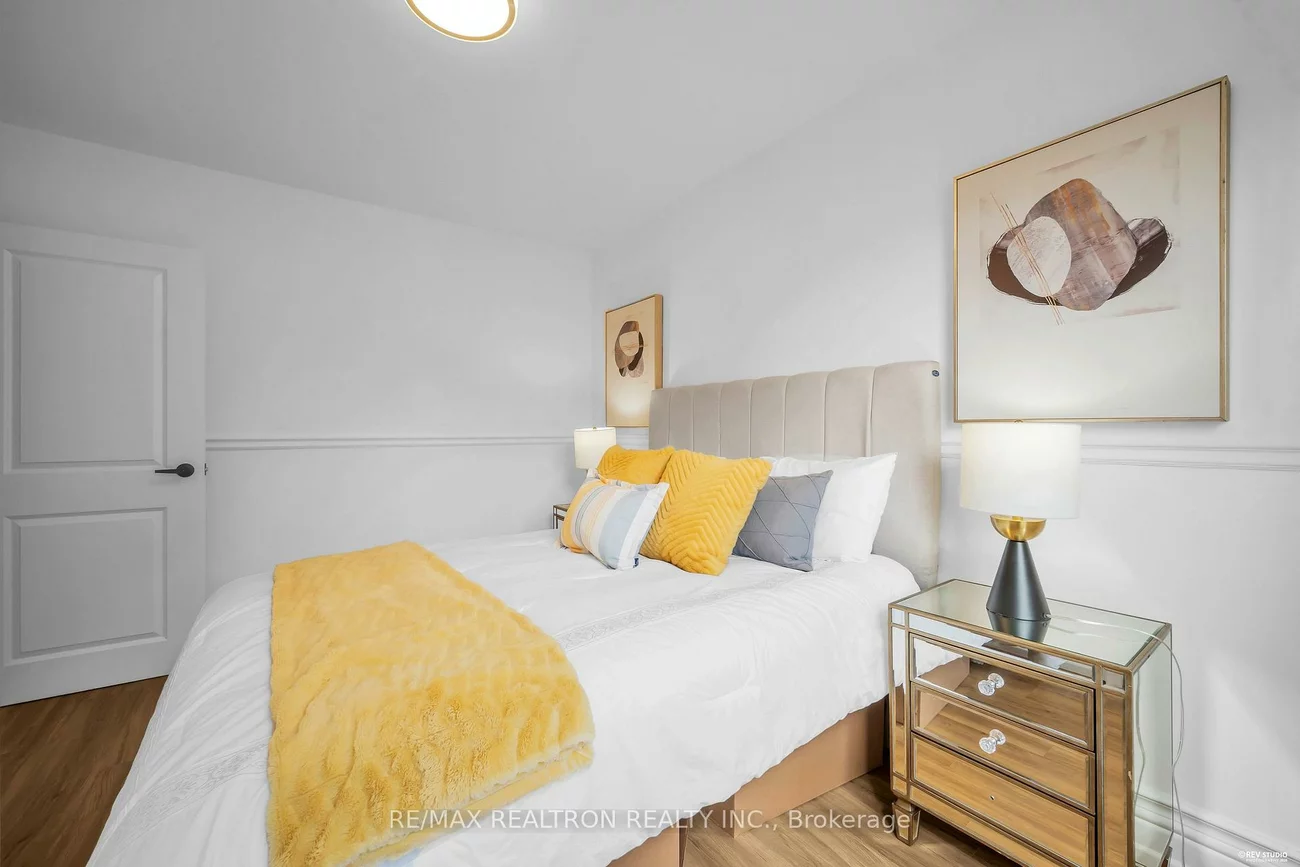 11, Harrow, Brookhaven-Amesbury, Toronto