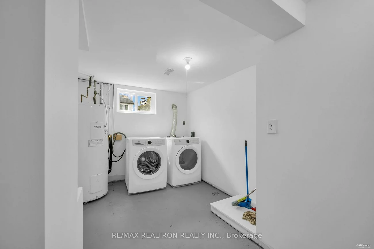 11, Harrow, Brookhaven-Amesbury, Toronto