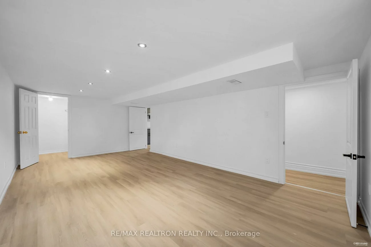 11, Harrow, Brookhaven-Amesbury, Toronto