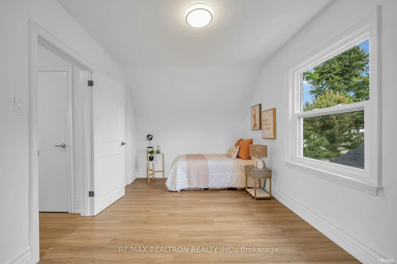 11, Harrow, Brookhaven-Amesbury, Toronto