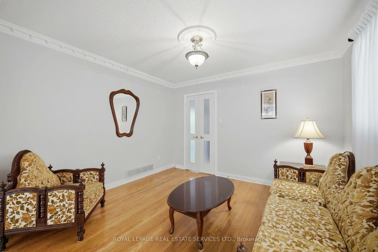 124, Stilecroft, York University Heights, Toronto
