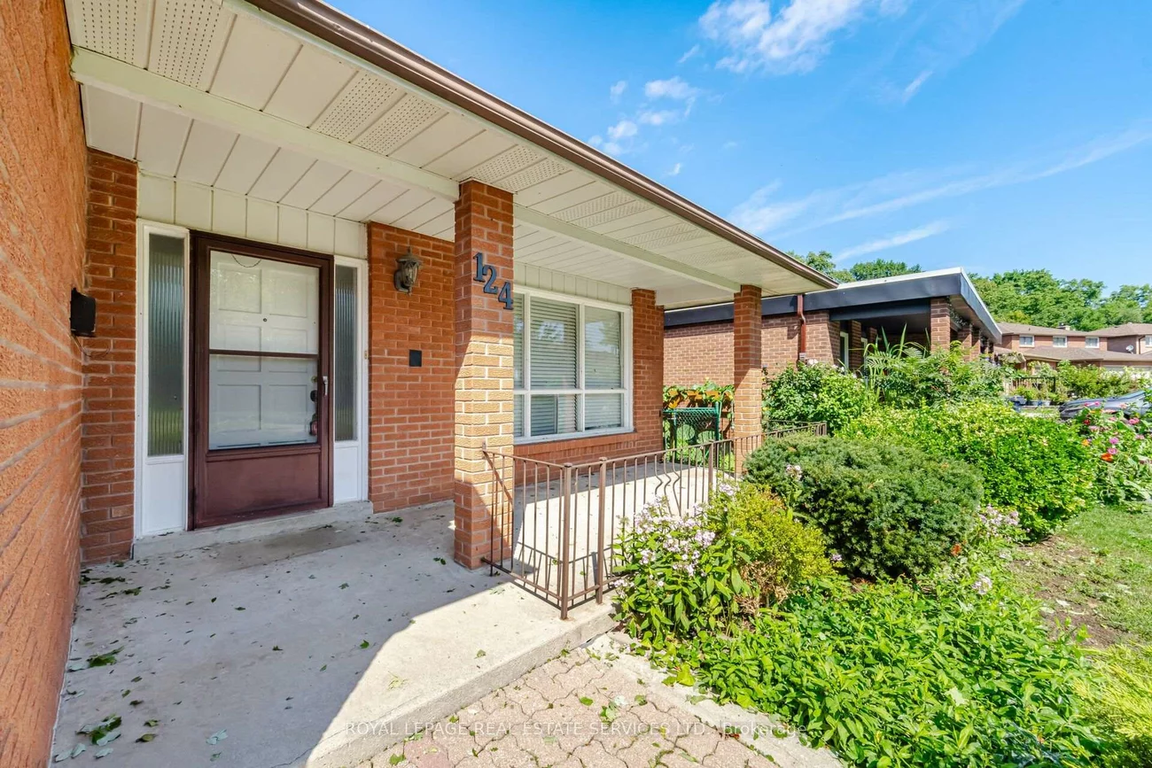 124, Stilecroft, York University Heights, Toronto