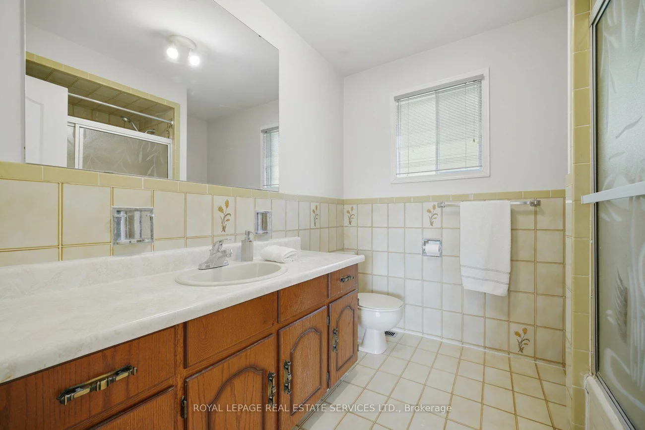 124, Stilecroft, York University Heights, Toronto