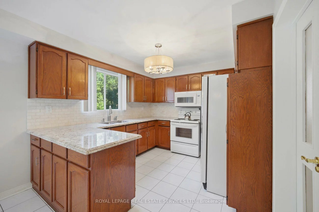 124, Stilecroft, York University Heights, Toronto