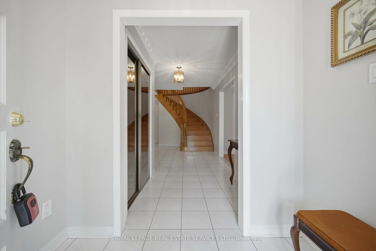 124, Stilecroft, York University Heights, Toronto