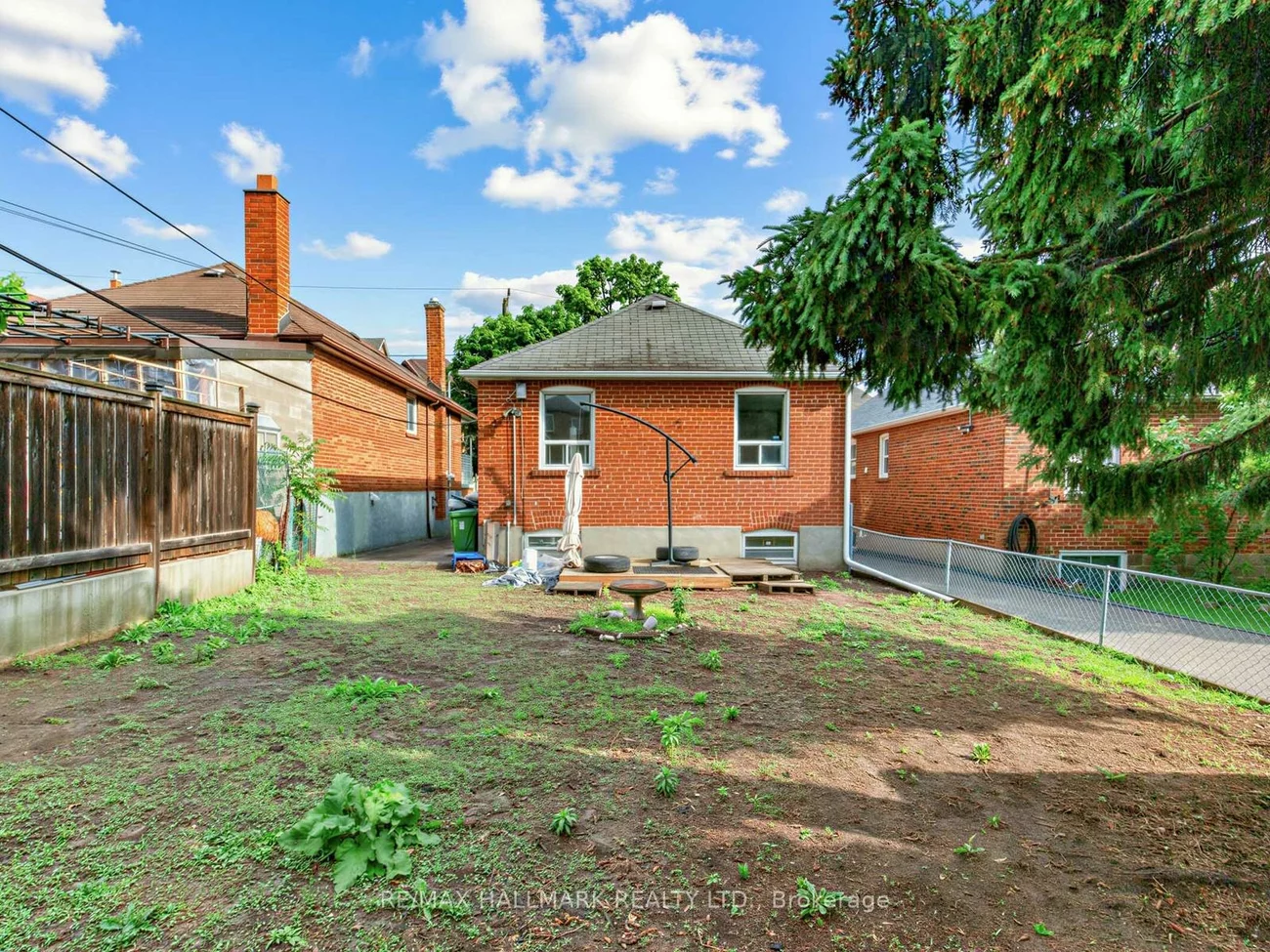38, Ypres, Keelesdale-Eglinton West, Toronto