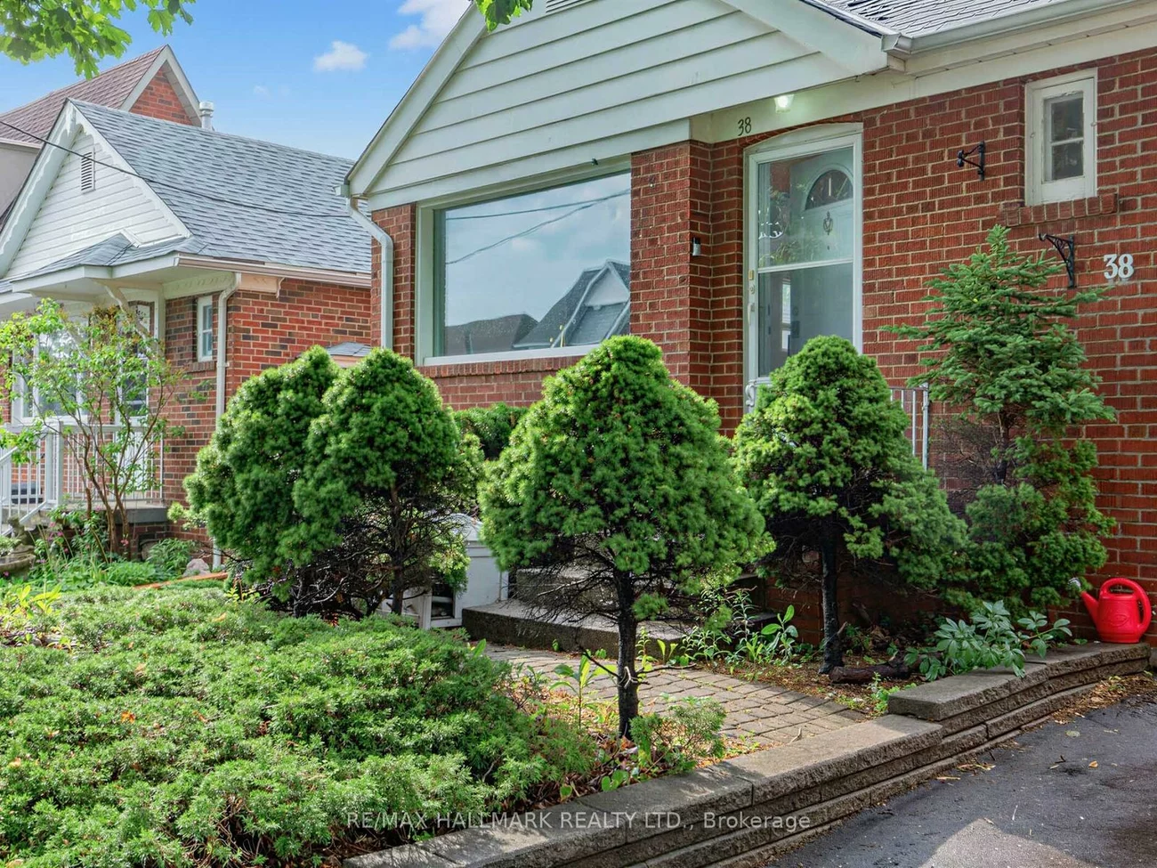 38, Ypres, Keelesdale-Eglinton West, Toronto