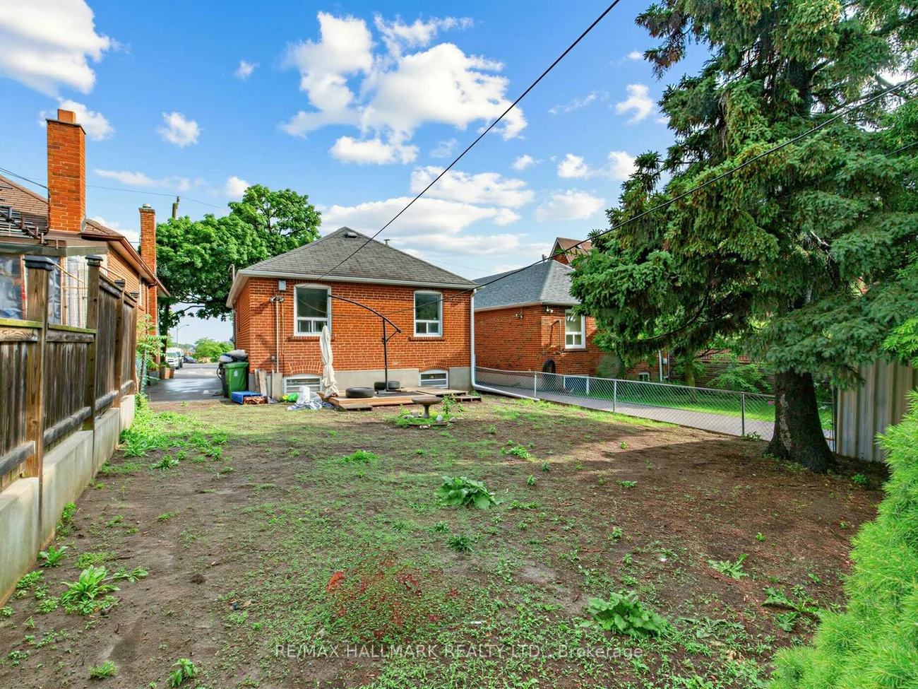 38, Ypres, Keelesdale-Eglinton West, Toronto