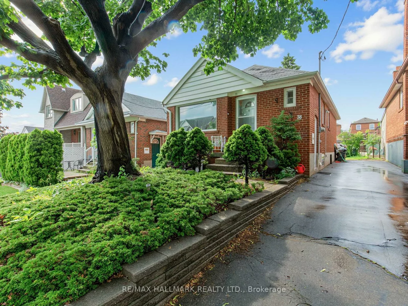 38, Ypres, Keelesdale-Eglinton West, Toronto
