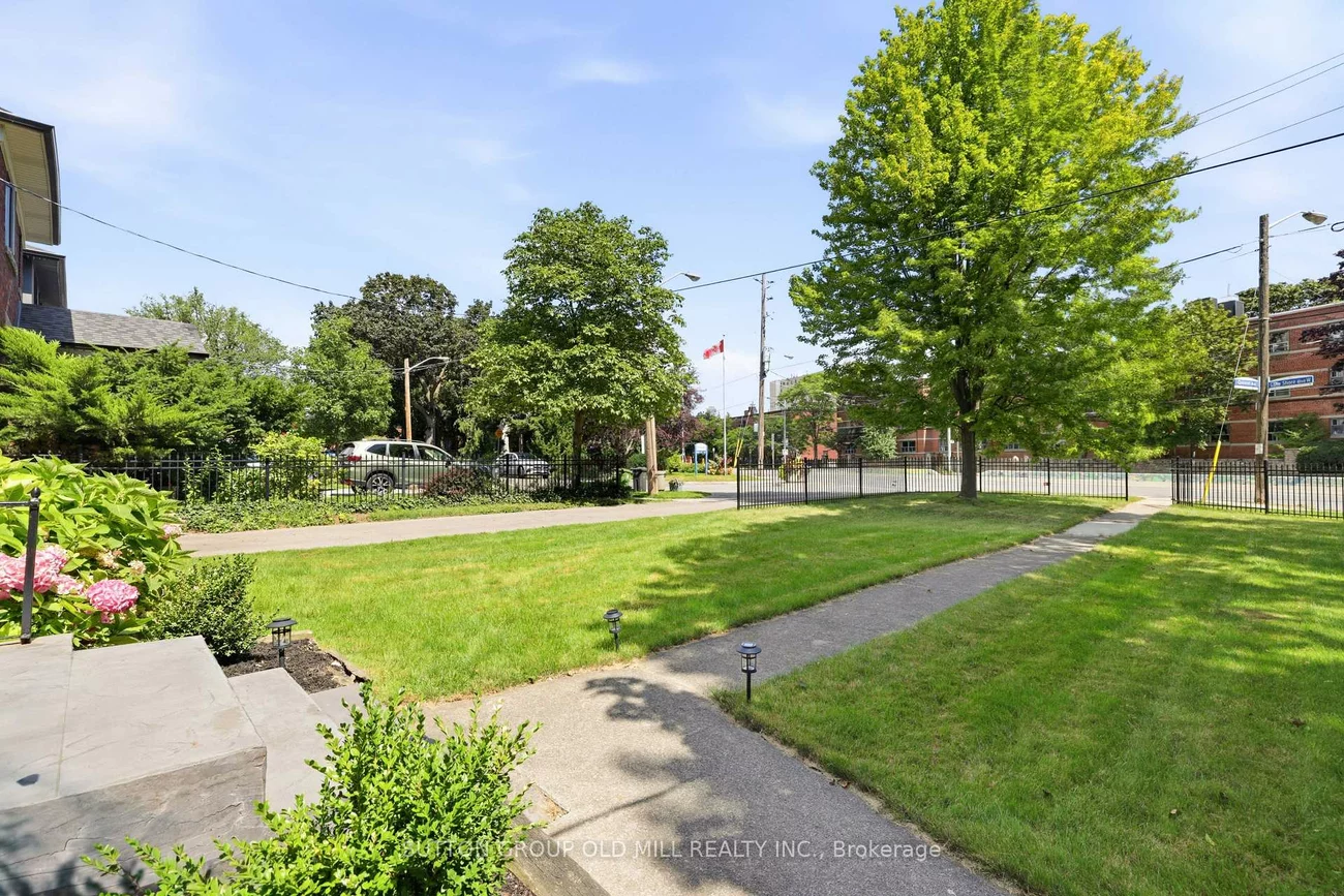 10, Queens, Mimico, Toronto