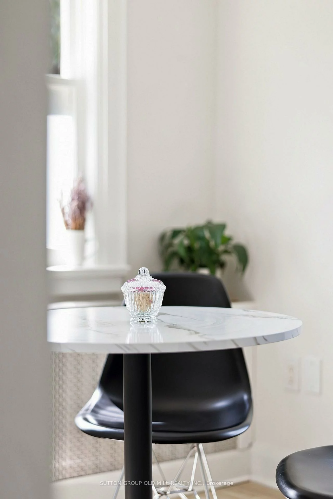 10, Queens, Mimico, Toronto