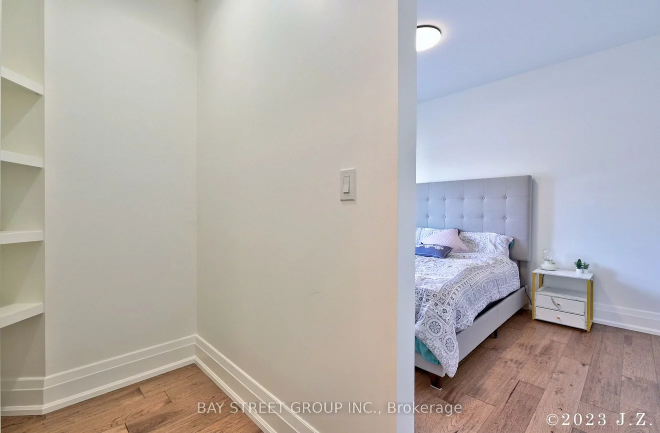 60, Emmett, Mount Dennis, Toronto