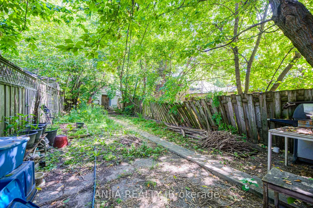 1063, Dufferin, Dovercourt-Wallace Emerson-Junction, Toronto