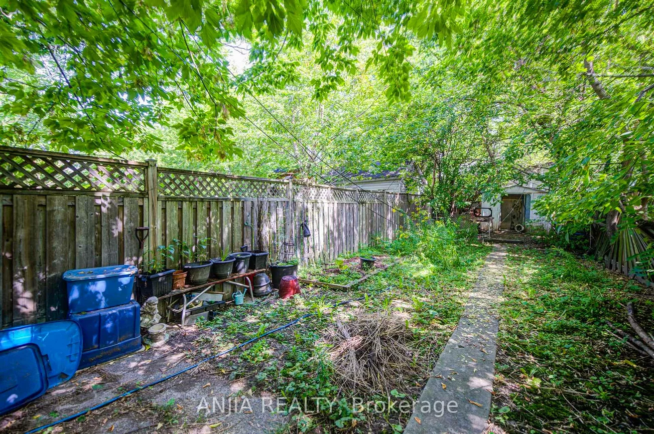 1063, Dufferin, Dovercourt-Wallace Emerson-Junction, Toronto