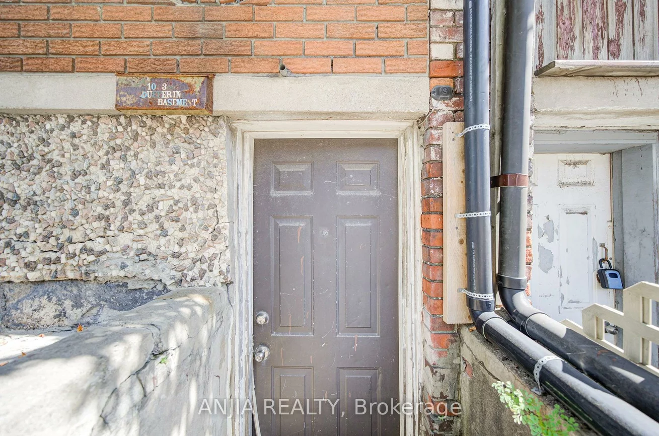 1063, Dufferin, Dovercourt-Wallace Emerson-Junction, Toronto